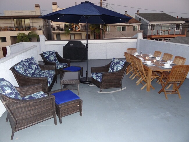 Photo - 837 Bard St