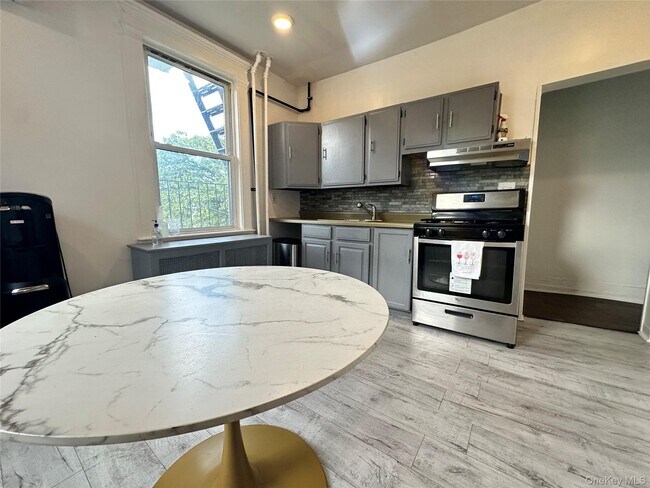 Photo - 40 Crosby Pl Unit 2