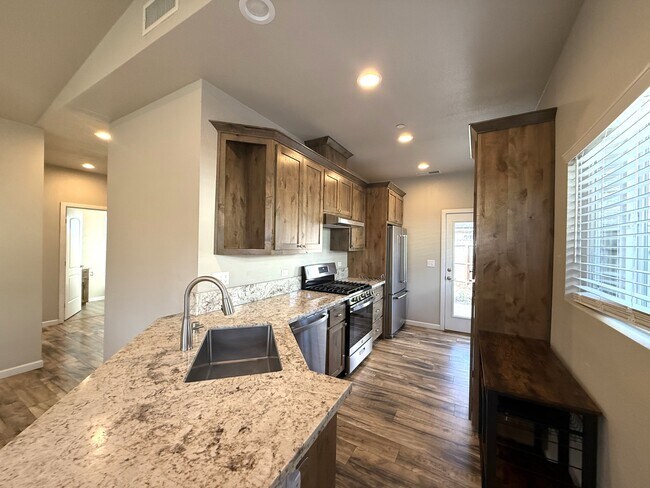 Photo - 1472 Hooker Oak Ave