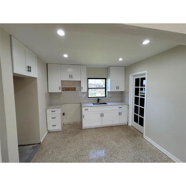 Building Photo - 2020 SW 127th Ct Rental