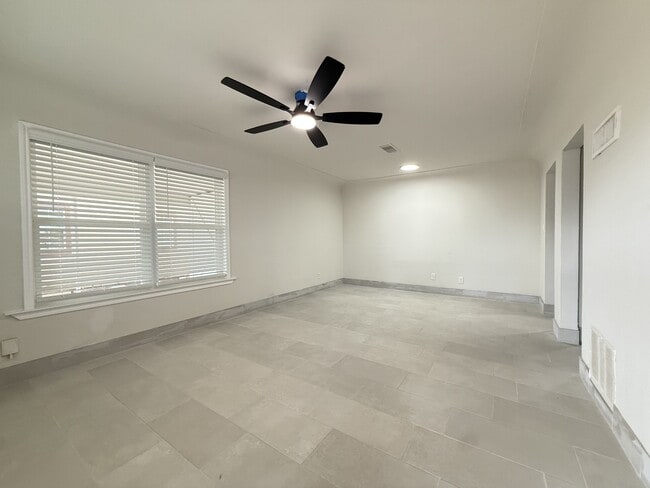 Photo - 3100 Thomas Ave