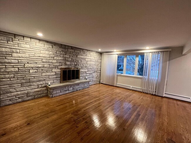 Photo - 9533 Schiller Blvd Unidad 1