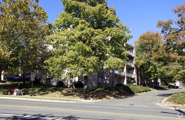 Landmark Terrace Apartments
