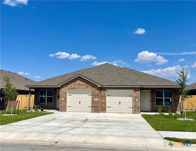 Building Photo - 2412 Duntov Dr