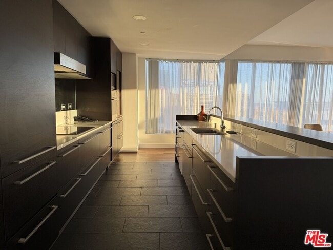 Building Photo - 6250 Hollywood Blvd Unit 12H