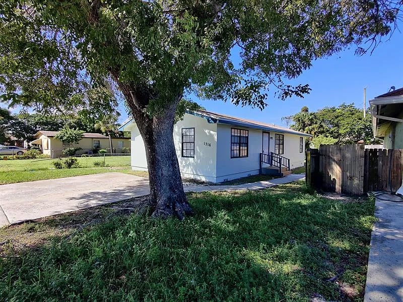 Photo - 1316 W 32nd St (Riviera Beach, FL)