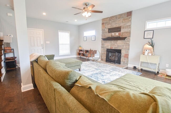Photo - Pet Friendly Three Bedroom with Bonus in Rossview!