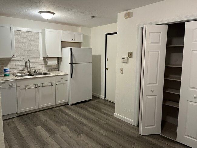 Building Photo - 48 Gibbs St Unit Apartment for rent