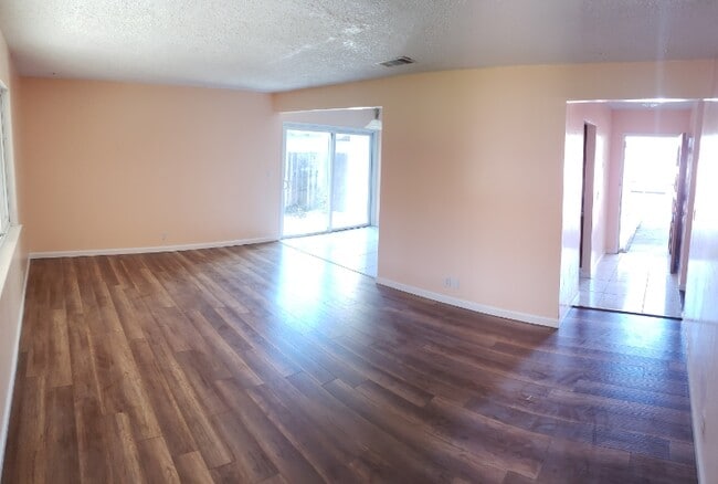 Photo - 1584 Amapola St