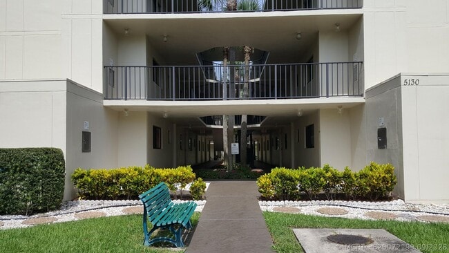 Building Photo - 5130 Las Verdes Cir Unit 301