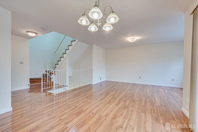 Photo - 919 Plymouth Rd