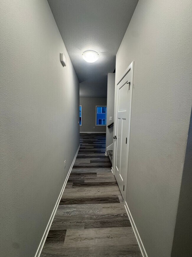 Photo - FREE RENT SPECIAL!  3 bedroom 2.5 bath Sin...