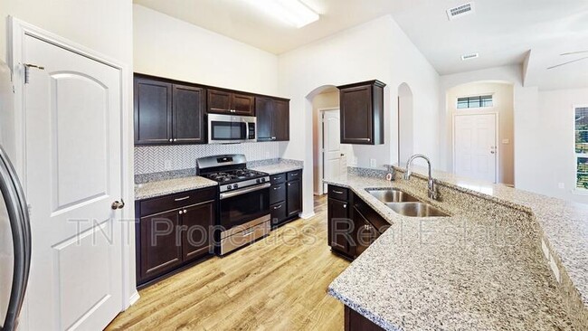 Photo - 812 Mockingbird St