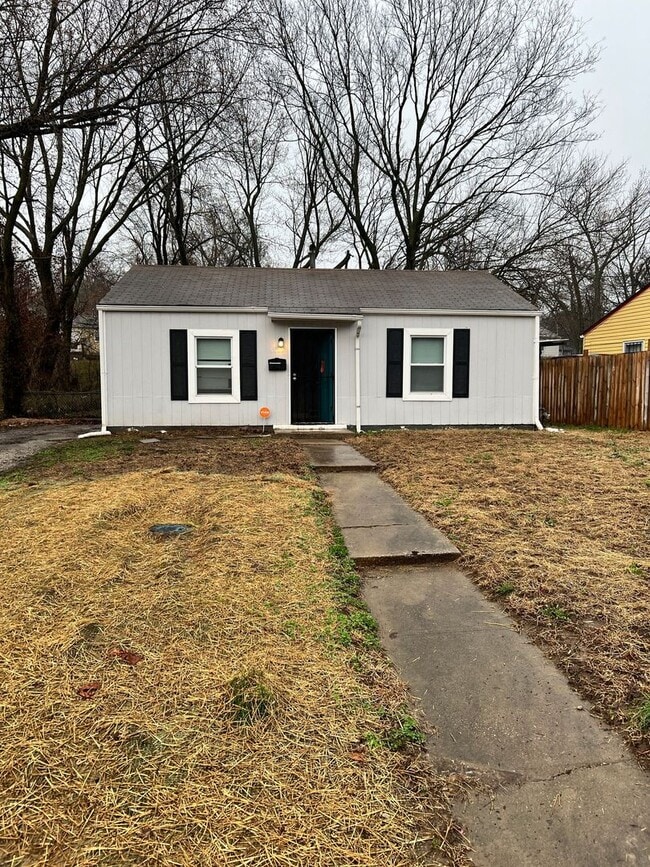 Building Photo - Coming Soon | Single-Level 3 Bedroom, 2 Bath Home in Kansas City
