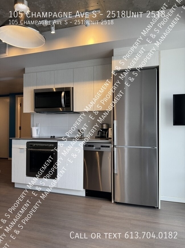 Photo - 105 Champagne Ave S