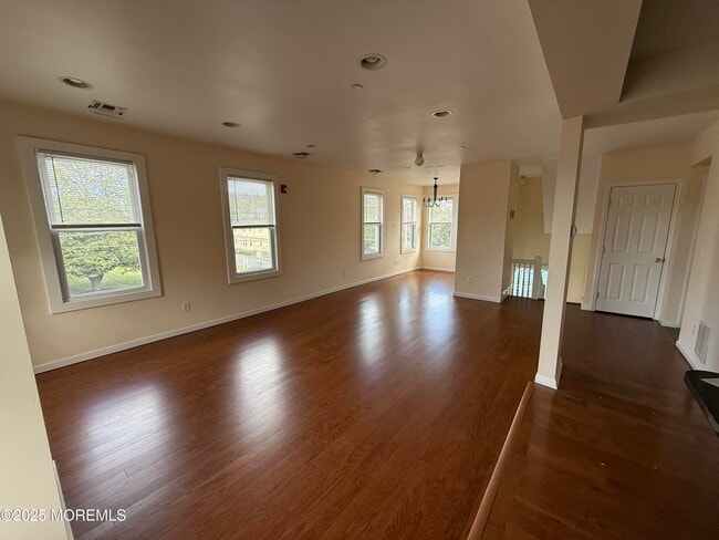 Photo - 210 Broad St