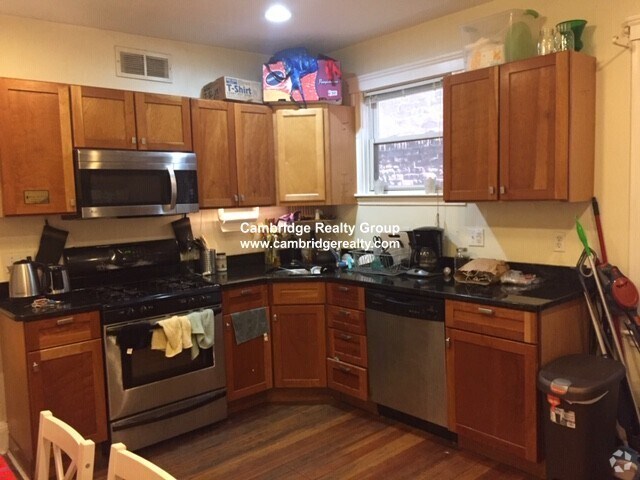 Building Photo - 66 Dimick St Unit 2T Rental