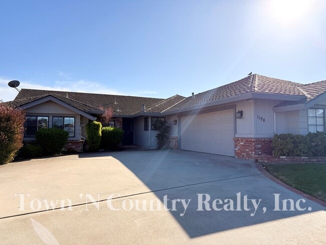 Photo - 1198 Loyola Dr