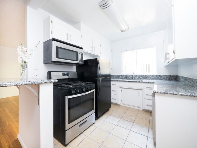 Photo - 7245-7251 Willoughby Ave