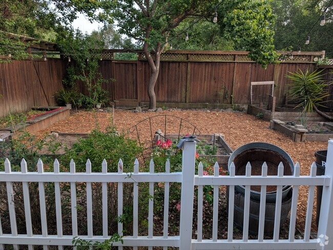 Building Photo - 991 Stanislaus Way Rental
