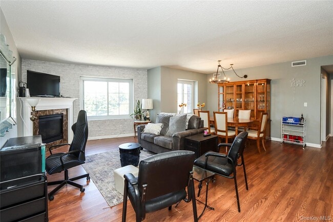 Photo - 242 Maple Ave Unidad 407