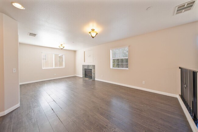 Photo - 3072 Parkway Cir