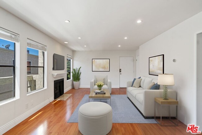 Building Photo - 4238 Whitsett Ave Unit 201