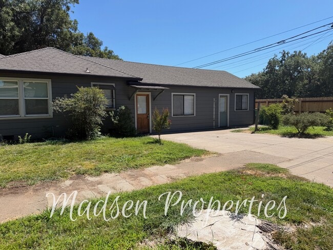 Photo - 325 W 3rd Ave