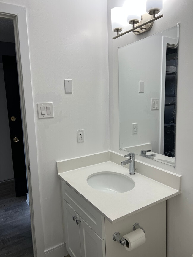 Building Photo - 240 Water St W Unit 305
