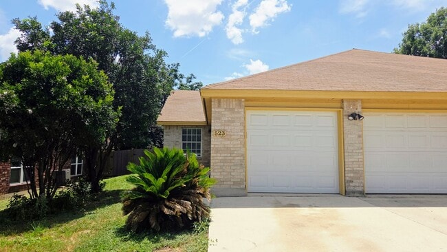 Photo - New Braunfels 2 Bedroom 2 Bath less than 1 mile from Landa Park!