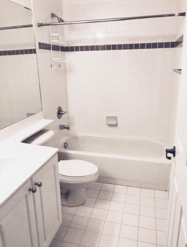 Building Photo - 9715 Darlington Pl