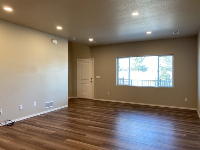 Photo - Beautiful Townhome 3-Bedroom / 2.5-Bath Near Walking Trail, Park