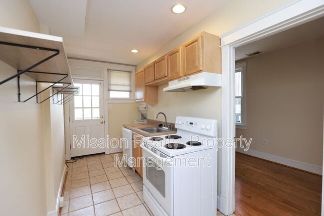 Photo - 1400 Bainbridge St Unit B