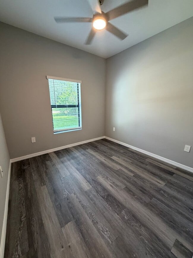 24501 Zephyr Ct