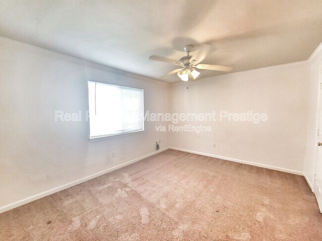 Photo - 1520 Yale St Unit 18