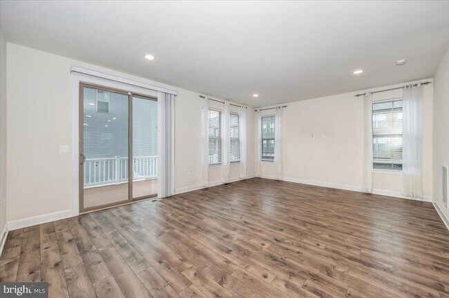 Photo - 45366 Daveno Square