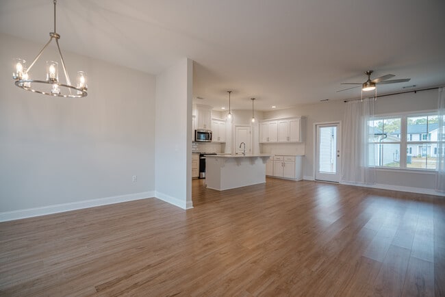 Photo - 106 Holland Dr