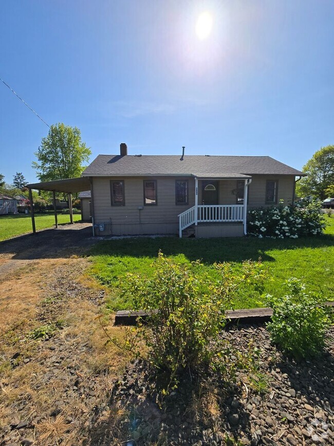 Building Photo - Pet Friendly 2 Bedroom House with a Storag...