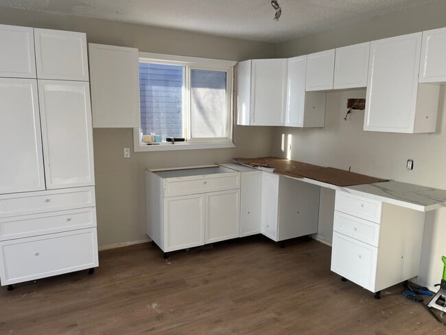 Building Photo - 4111-4149 49 Ave