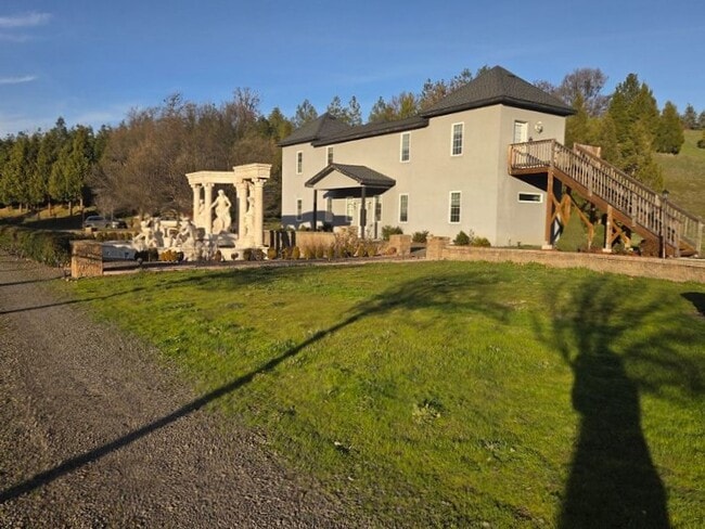 Photo - Furnished one Bedroom Apartment on 27 Acre Estate | Available Now Unidad Rosalind Carriage House #2