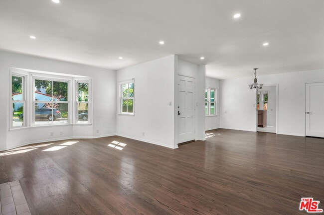 Photo - 1091 Palm Terrace