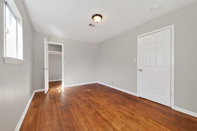 Photo - 6127 Beldart St