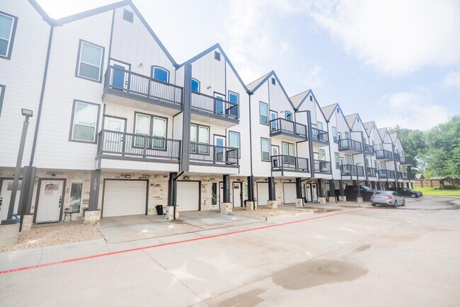 Photo - 2519 Washington St