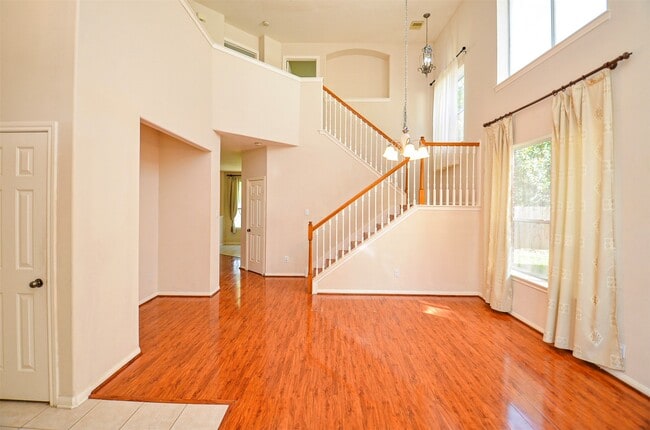 Photo - 615 Mosman Ct