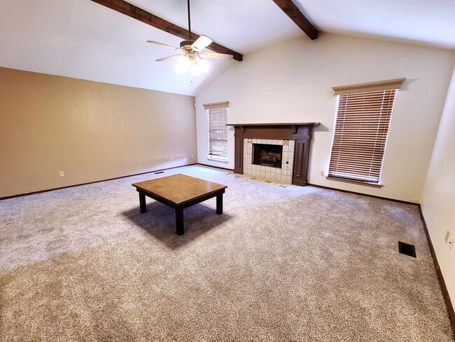 Photo - Spacious Living in a Prime Yukon Location