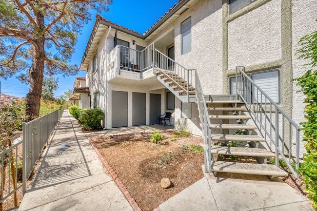 Building Photo - Cute and cozy 2 bedroom with all appliances Unit 4