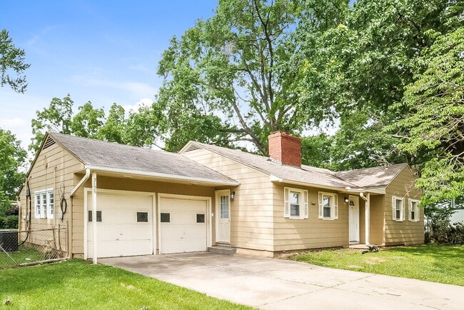 Photo - 2125 NE Gaddy Rd