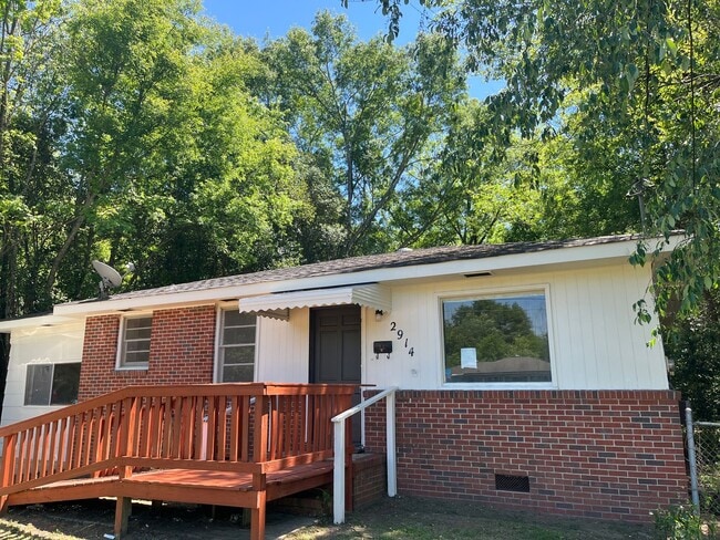 Building Photo - **AVAILABLE NOW**3 Bedroom / 1 Bathroom Ho... Rental