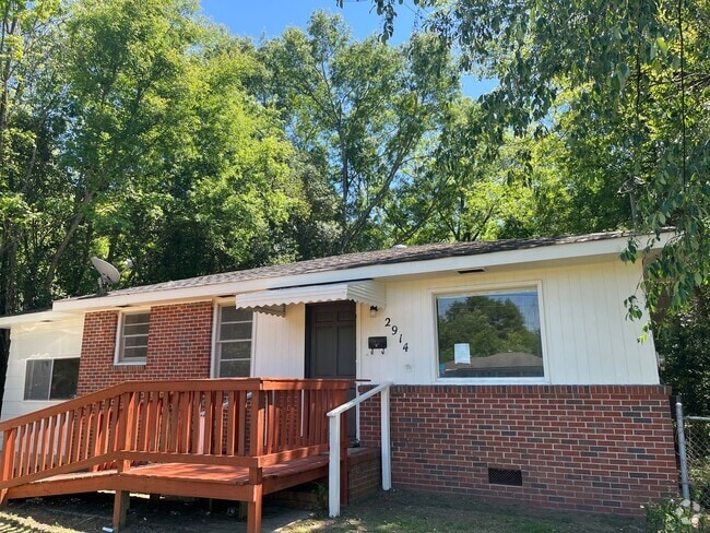 Building Photo - **AVAILABLE NOW**3 Bedroom / 1 Bathroom Ho... Rental