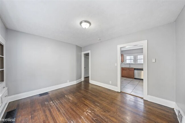 Photo - 2 br, 1 bath Duplex - 3035 West 116th Stre...